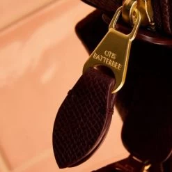 Otis Batterbee The Beauty Makeup Bag S Burgundy -Eastpak Winkel 02shmbl small beauty bag burgundy 05