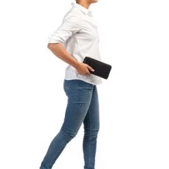 Burkely Antique Avery Wallet L Black -Eastpak Winkel 0f9d7d5ab3785e79e44fed543e8da9996a63f55b