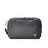 Lyle & Scott Coated Hanging Washbag Jet Black -Eastpak Winkel 20230216 capture0027
