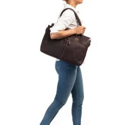 Burkely Antique Avery Dames Laptoptas 2-Zip 15.6" Brown -Eastpak Winkel 725d1e6036f7f6ec67a12c15a7505cf472d63969