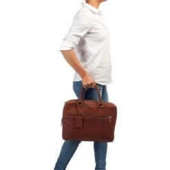 Burkely Antique Avery Laptopbag 13.3" Cognac -Eastpak Winkel 798156.24 6