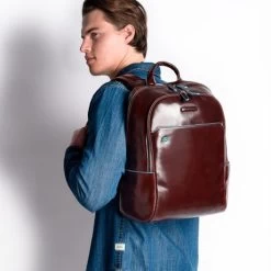 Piquadro Blue Square Computer Backpack 14" Mahogany -Eastpak Winkel ca3214b2 mo dett10 1
