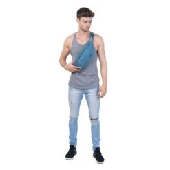 CabinZero Classic 2L Hip Bag Aruba Blue -Eastpak Winkel cz201803 hip bag aruba blue male model 1