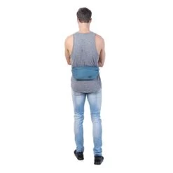 CabinZero Classic 2L Hip Bag Aruba Blue -Eastpak Winkel cz201803 hip bag aruba blue male model 4
