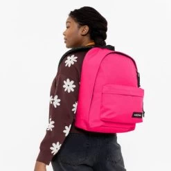 Eastpak Out Of Office Rugzak Flashing Pink -Eastpak Winkel ek000767 u29 alt001 uc200863 mlow