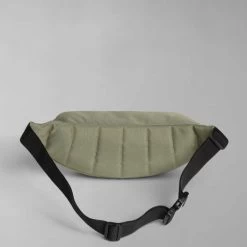 Napapijri Voyage Heuptas Green Lichen -Eastpak Winkel green lichen achter