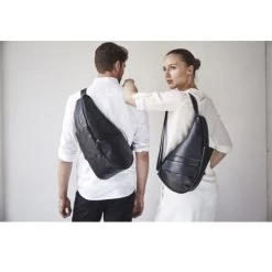 The Healthy Back Bag Leather S Black -Eastpak Winkel leathersm 1