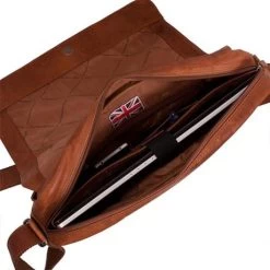 Chesterfield Richard Schoudertas Cognac -Eastpak Winkel leren laptoptas cognac richard 2
