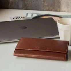 Chesterfield Mirthe RFID Portemonnee Black -Eastpak Winkel leren portemonnee bruin mirthe rfid 1