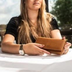 Chesterfield Mirthe RFID Portemonnee Black -Eastpak Winkel leren portemonnee cognac mirthe rfid 1