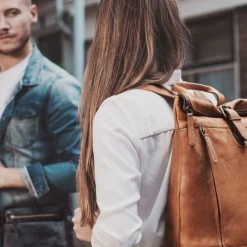 Chesterfield Dali Rugzak Black -Eastpak Winkel leren rugzak cognac dali 1