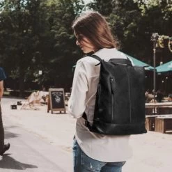 Chesterfield Chelsea Rugzak / Schouder Shopper 14" Black -Eastpak Winkel leren rugzak zwart chelsea