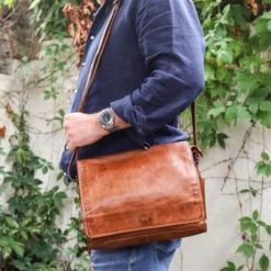 Bear Design Cow Lavato Hanna Schoudertas Cognac -Eastpak Winkel model 4 4 1