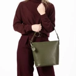 Burkely Parisian Paige Bucketbag Dark Green -Eastpak Winkel parisian paige 1000152 43 74 5