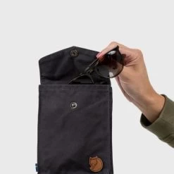 Fjallraven Fjällräven Pocket Schoudertas Super Grey -Eastpak Winkel pocket 24221 030 f detail fjr 1 1