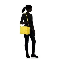 American Tourister Starvibe Beauty Case Electric Lemon -Eastpak Winkel prod col 146369 a031 with silhouette