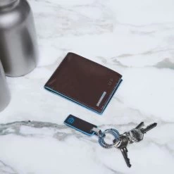 Piquadro Blue Square Men's Wallet With Coin Pocket Mahogany -Eastpak Winkel pu257b2r mo dett4