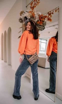 MOSZ Naomi Crossbody Off White Shiny Light Gold -Eastpak Winkel ss23 79